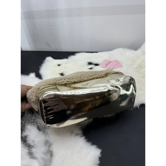 Juicy COUTURE Travel Cosmetic Bag Beige Sherpa Gold Makeup Bag New W/Tags Shiny - Picture 4 of 9